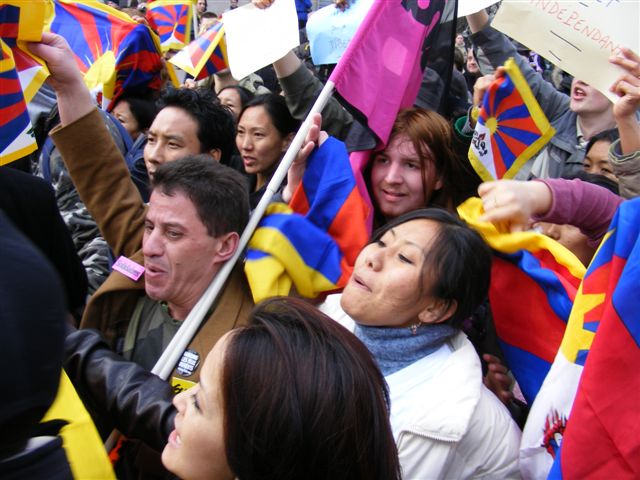 flammeolympicAParis070408 128.jpg